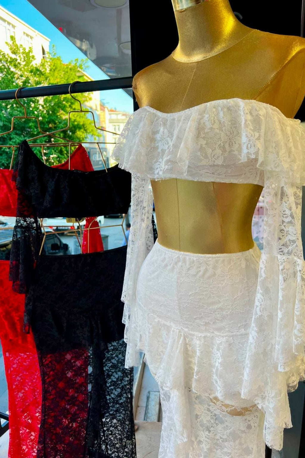 Madonna Yaka Dantel Etek Takım
