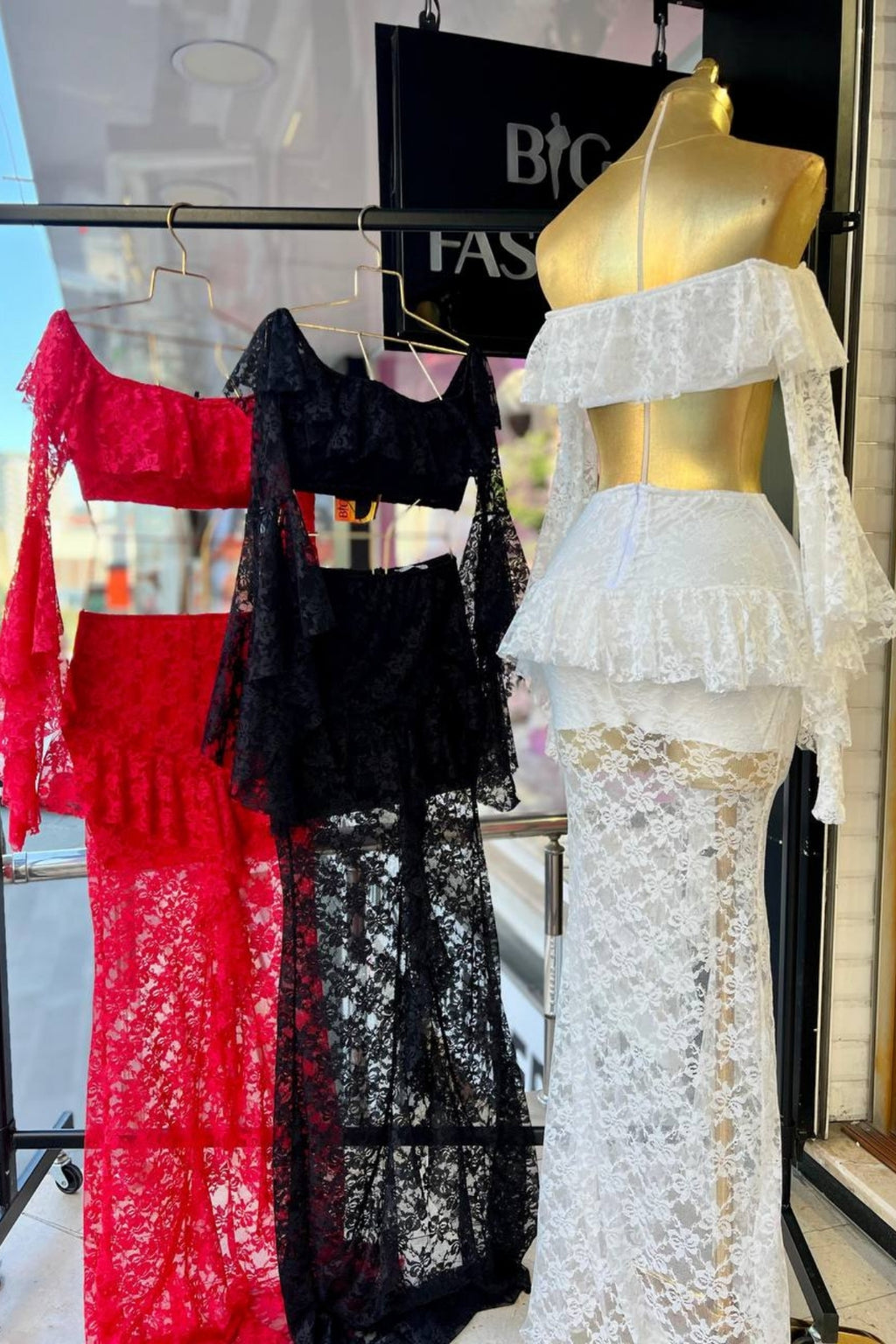 Madonna Yaka Dantel Etek Takım