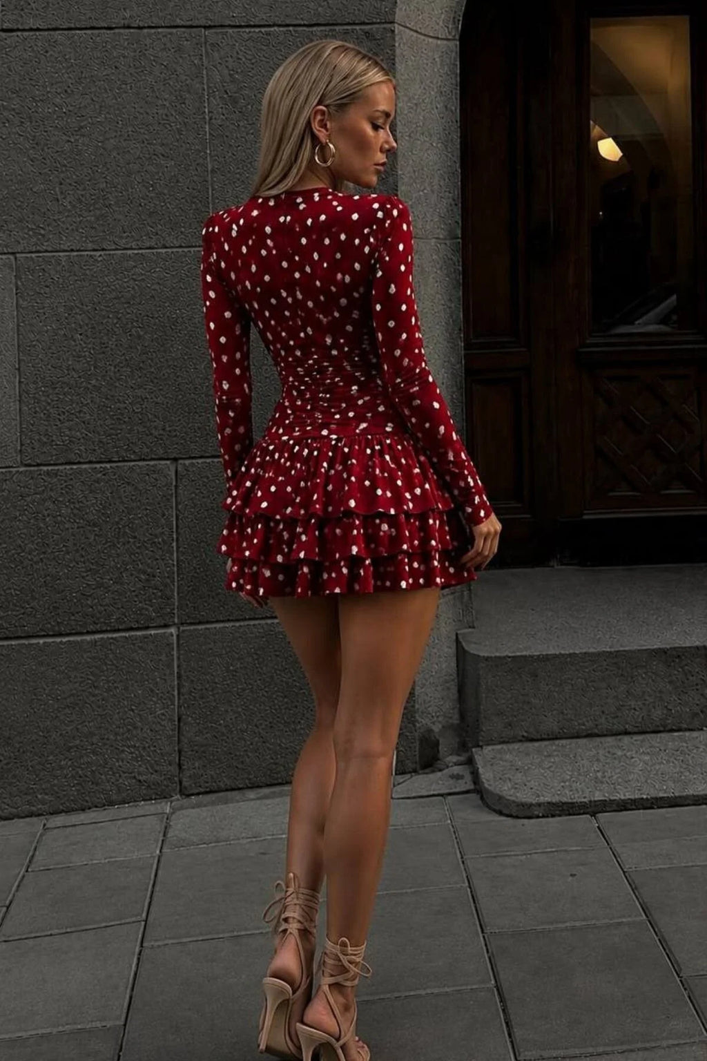 ZR Model V Yaka Şortlu Basic Puantiyeli Kloş Mini Elbise