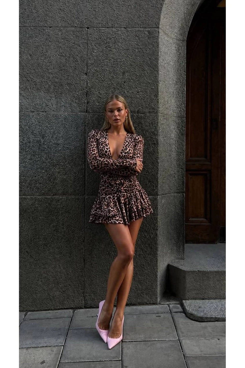 ZR Model V Yaka Şortlu Basic Leopar Kloş Mini Elbise