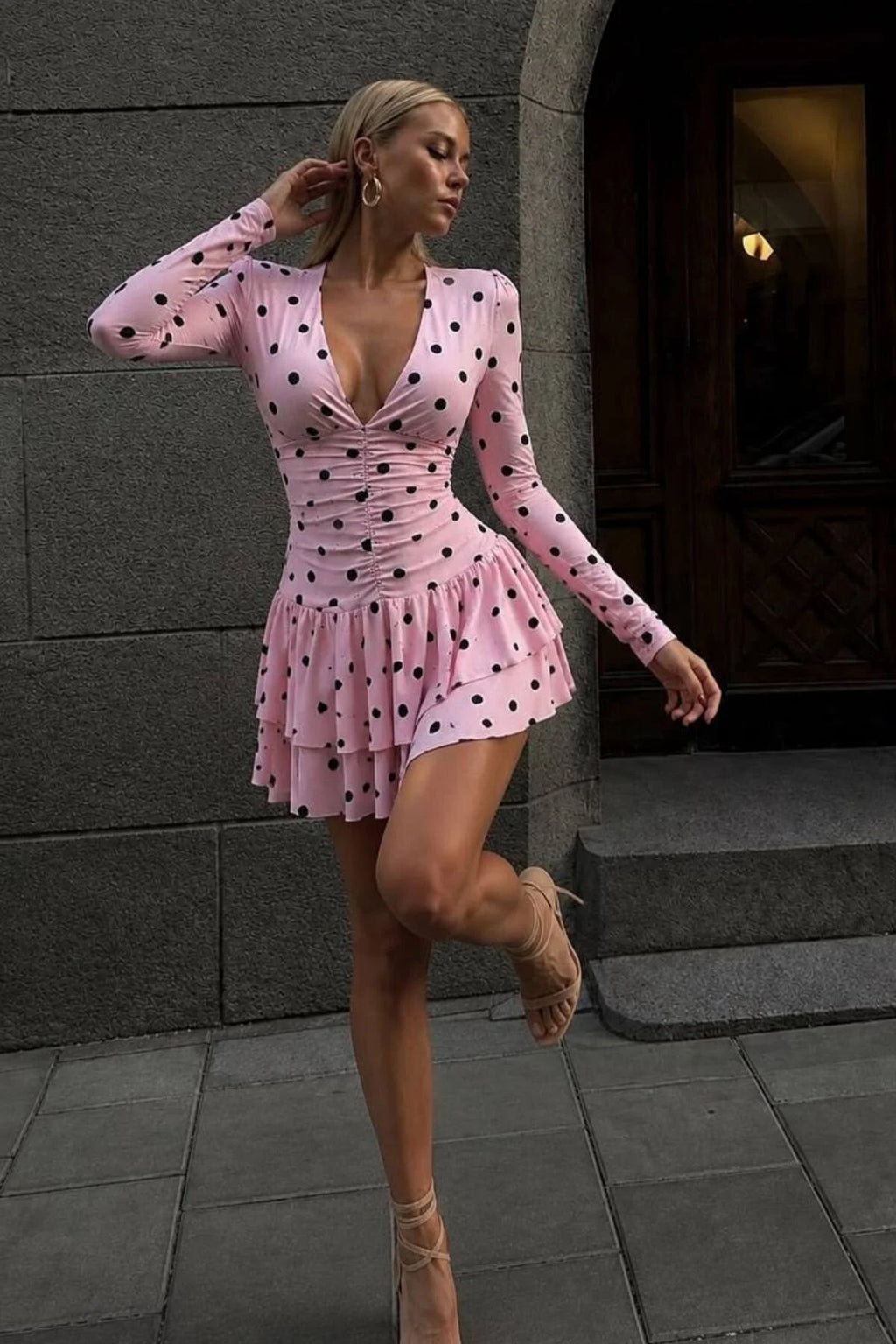 ZR Model V Yaka Şortlu Basic Puantiyeli Kloş Mini Elbise
