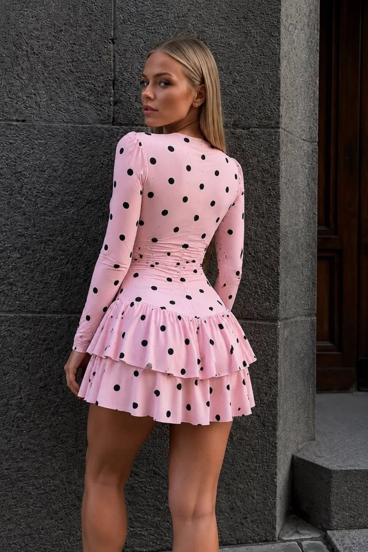 ZR Model V Yaka Şortlu Basic Puantiyeli Kloş Mini Elbise