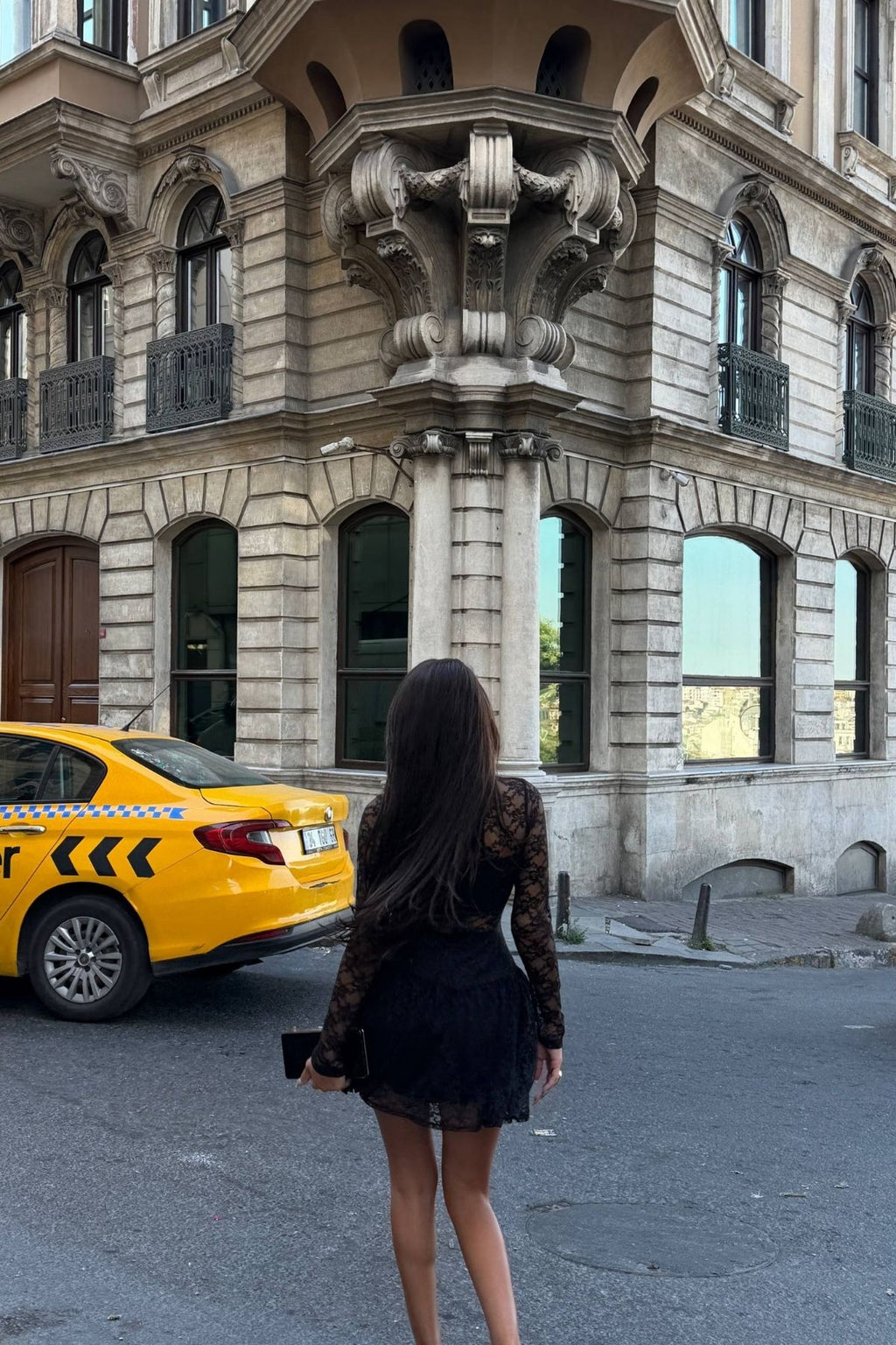 Dantel Detaylı Şortlu Mini Elbise
