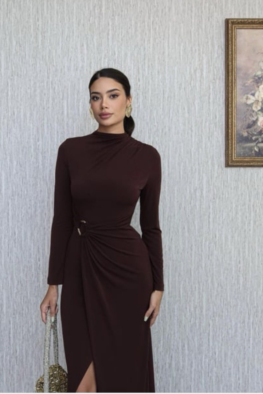 Omuz Büzgülü Belden Kruvaze Toka Detay Yırtmaçlı Uzun Elbise