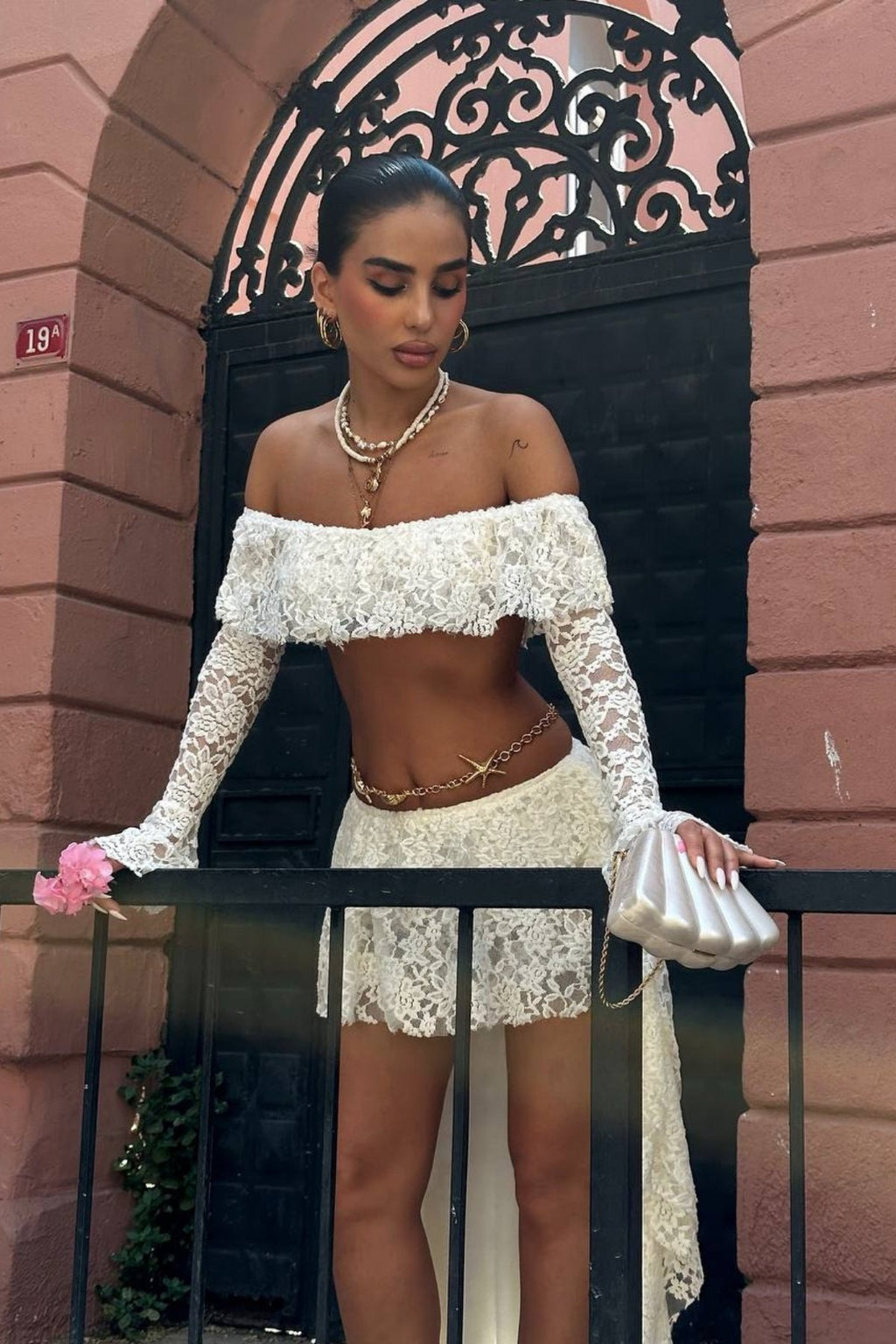 Uzun Kollu Düşük Omuz Straplez Model Dantel Crop Etek Takım
