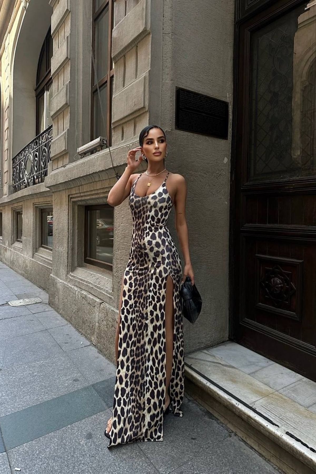 Askılı  Çift Yırtmaçlı Leopar Desen Uzun Elbise