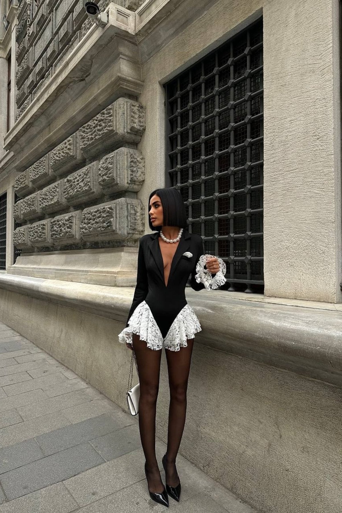 Vatkalı V Yaka Bodysuit Model Dantel Tasarım Şort Ceket Elbise