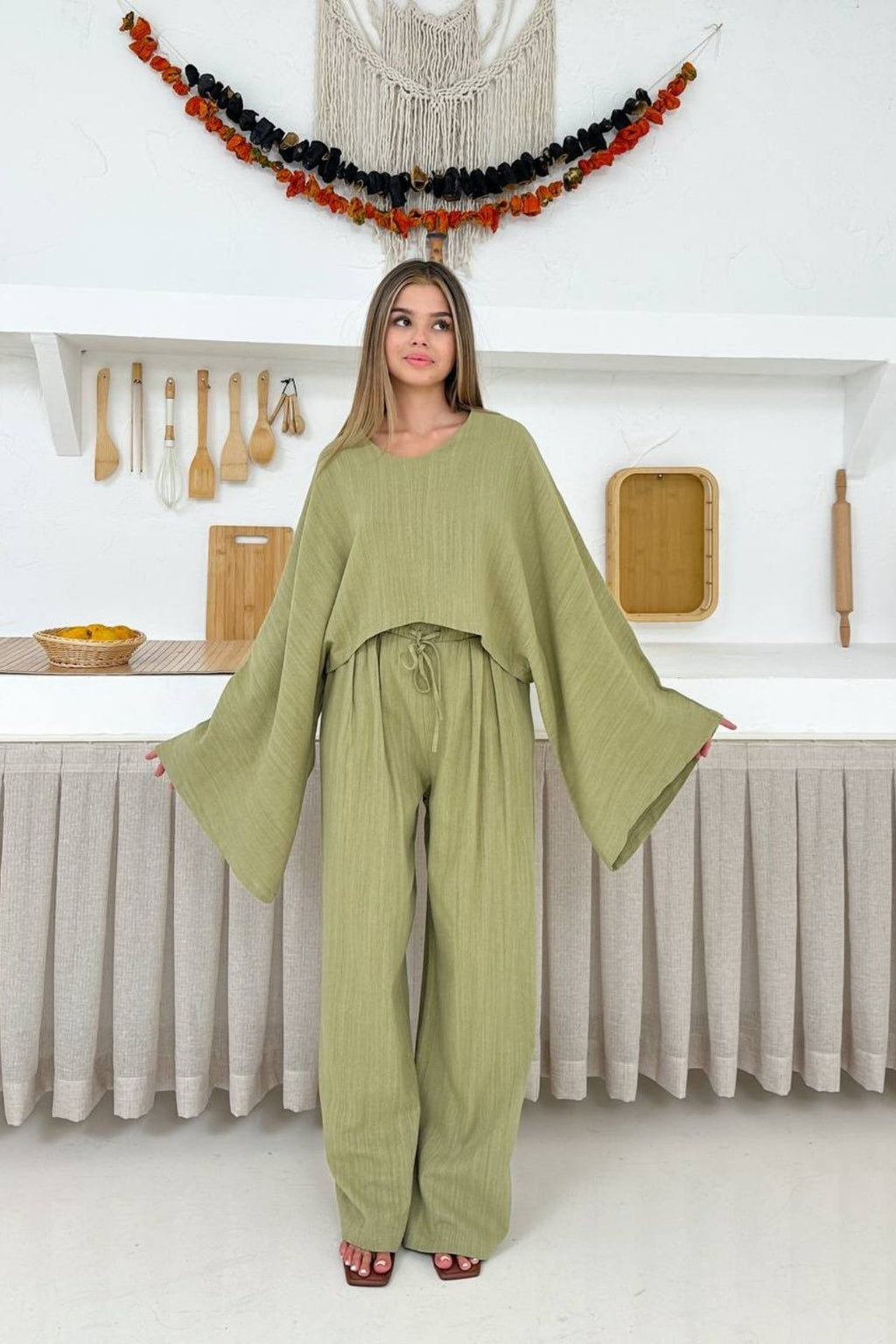 Geniş Kol V Yaka Crop Keten Pantolon Takım