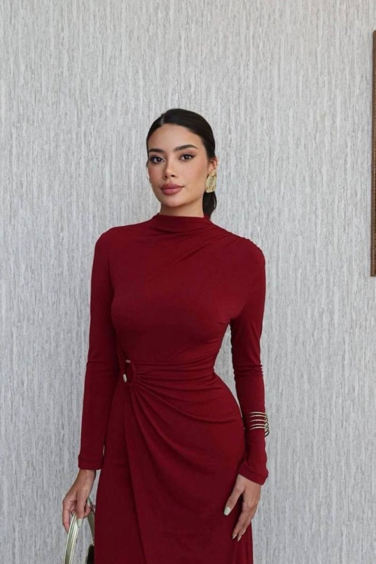 Omuz Büzgülü Belden Kruvaze Toka Detay Yırtmaçlı Uzun Elbise