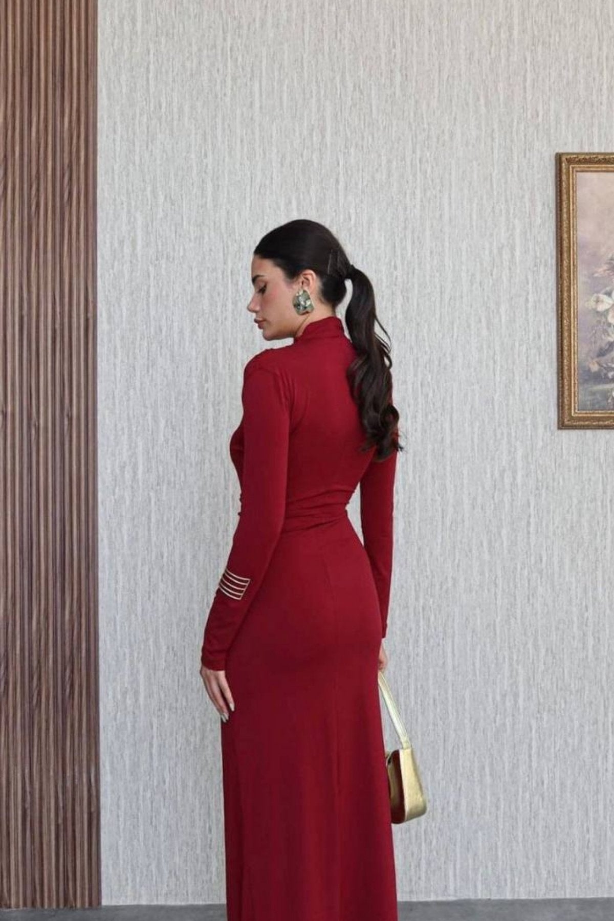 Omuz Büzgülü Belden Kruvaze Toka Detay Yırtmaçlı Uzun Elbise
